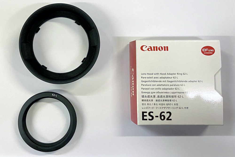 Canon EF50mm F1.8 II 用レンズフード ES-62 は、着脱にコツがいる。