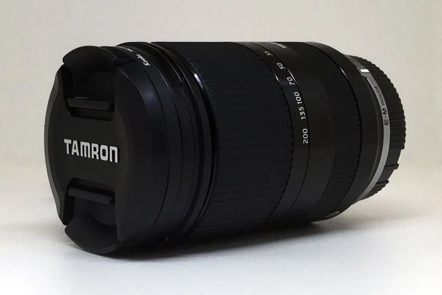 TAMRON 18-200mm F/3.5-6.3 Di III VC (Model B011). Compré lente de zoom de gran aumento.