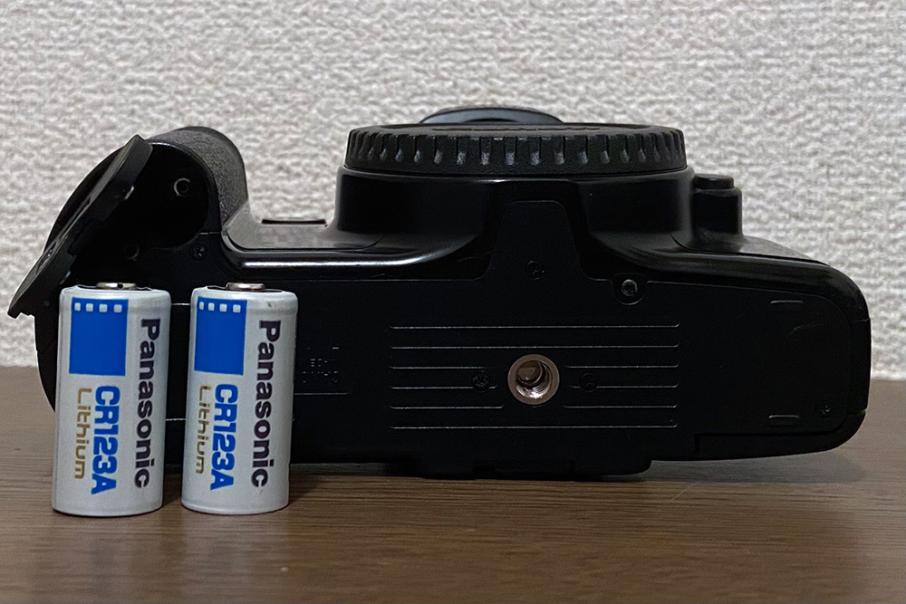 一眼レフフィルムカメラのバッテリーパックと電池沼。