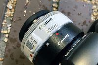 Canon EF40mm F2.8 STM Putih. Aku mengambil malam snap shot menggunakan lensa pancake.
