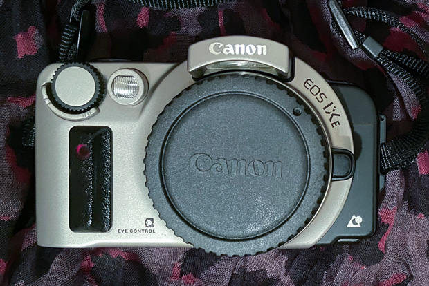 Canon EOS IX,  APS-Film-Spiegelreflexkamera ist noch nicht tot.
