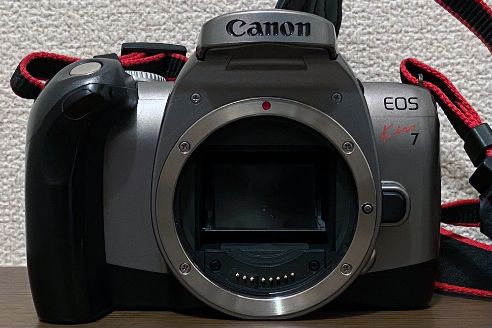 Canon EOS REBEL T2 / EOS 300X / EOS Kiss 7 is last EOS film SLR