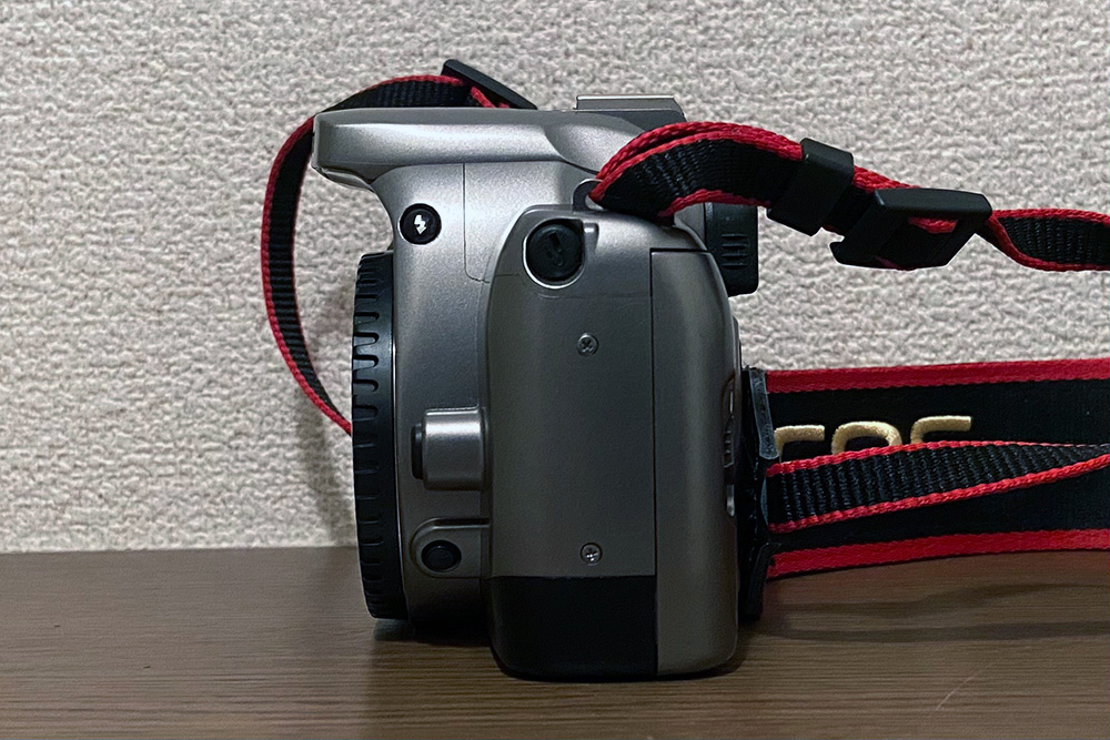 Canon EOS REBEL T2 / EOS 300X / EOS Kiss 7 is last EOS film SLR 