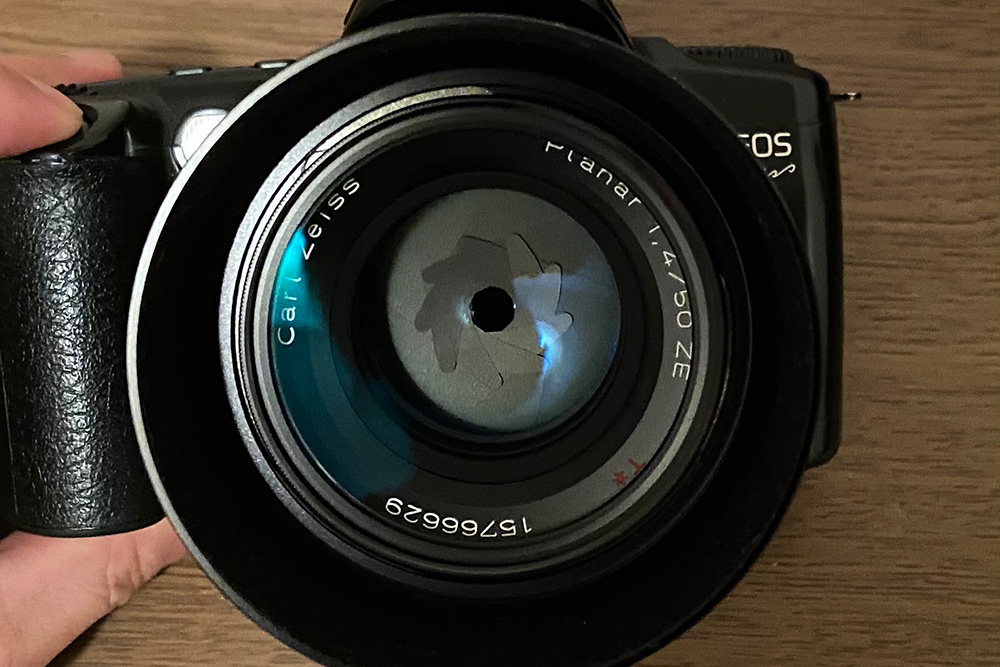 コシナ Carl Zeiss Planar T* 1.4/50 ZE を Canon EOS フィルム一眼 