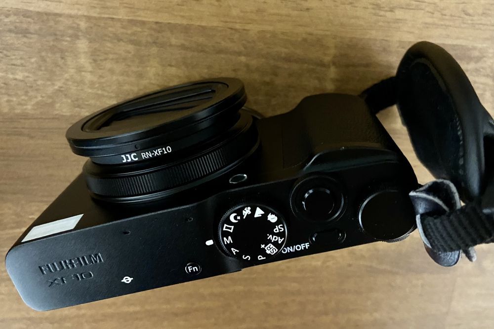 FUJIFILM XF10