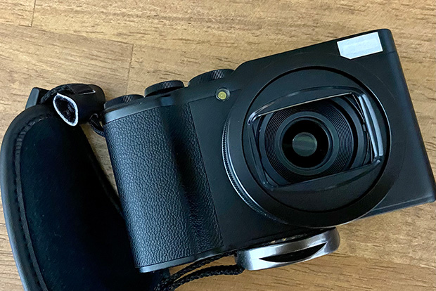 FUJIFILM XF10 APS-C compact digital camera is a fun Snap shooter.