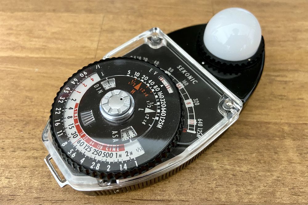 SEKONIC L-398 STUDIO DELUXE is a very cool analog light meter.