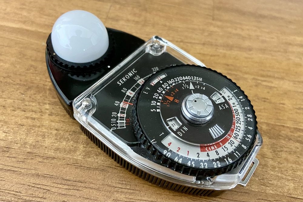 SEKONIC L-398 STUDIO DELUXE is a very cool analog light meter.